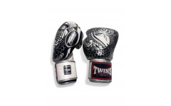 Боксерские перчатки Twins Special FBGV52 Dragon white silver 12 oz Боксерские перчатки Twins Special FBGV52 Dragon white silver 12 oz