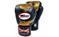 Боксерские перчатки Twins FBGVL3-23 black gold 16 oz
